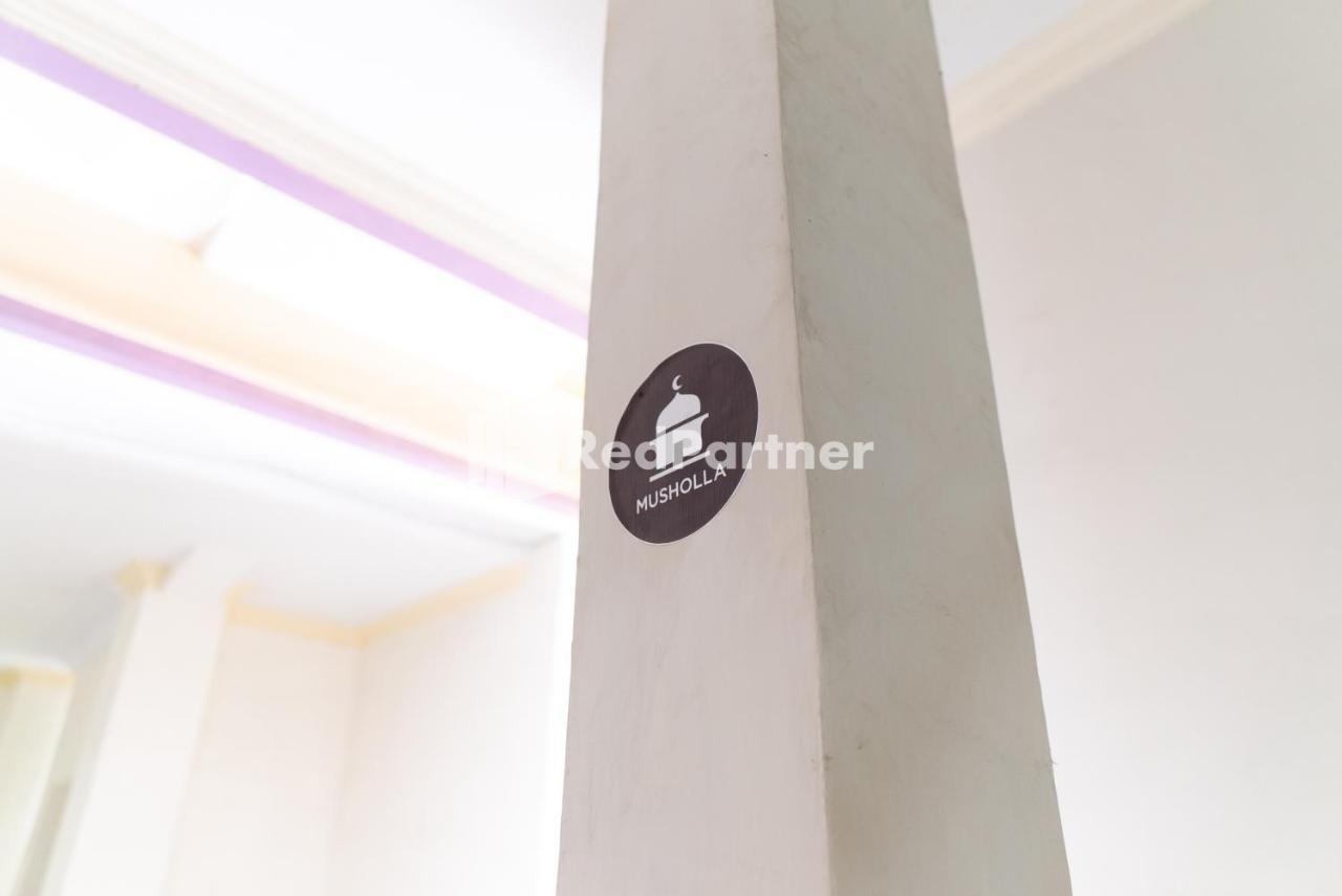 Wisma Aini Syariah Mitra Reddoorz Bandar Lampung Exterior foto